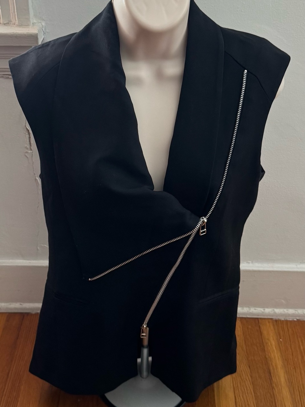 Veronica Beard Black Asymmetrical Zip Vest, size 4 Made in USA draped collar